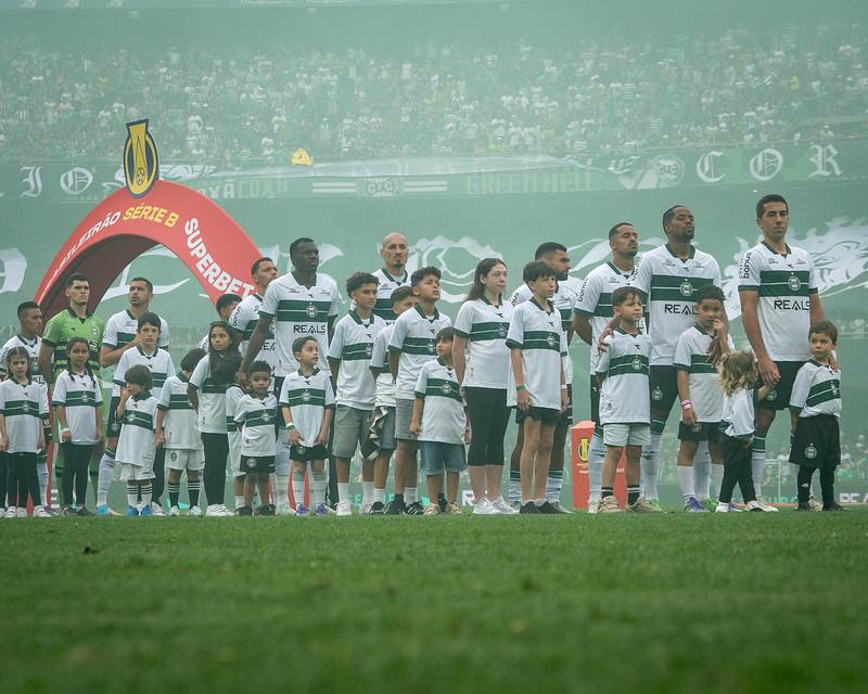 Coritiba garante acesso e fica a um empate do título da Série B
