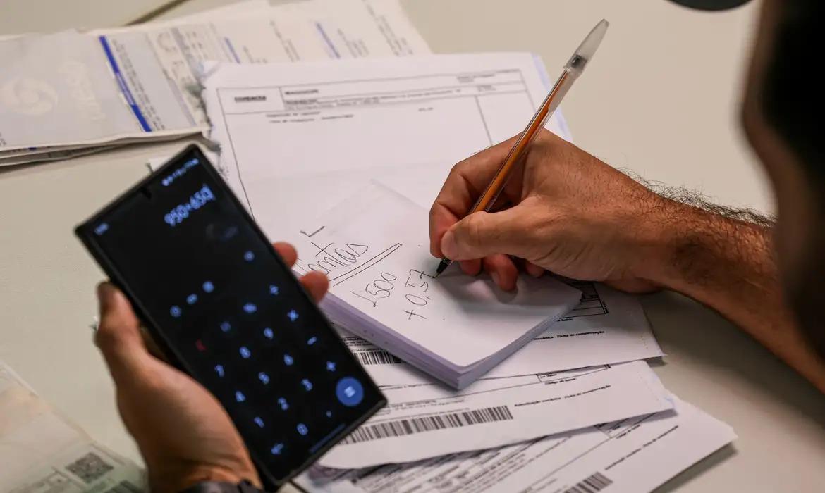 Feirão da Serasa renegocia dívidas com até 99% de desconto; veja como participar