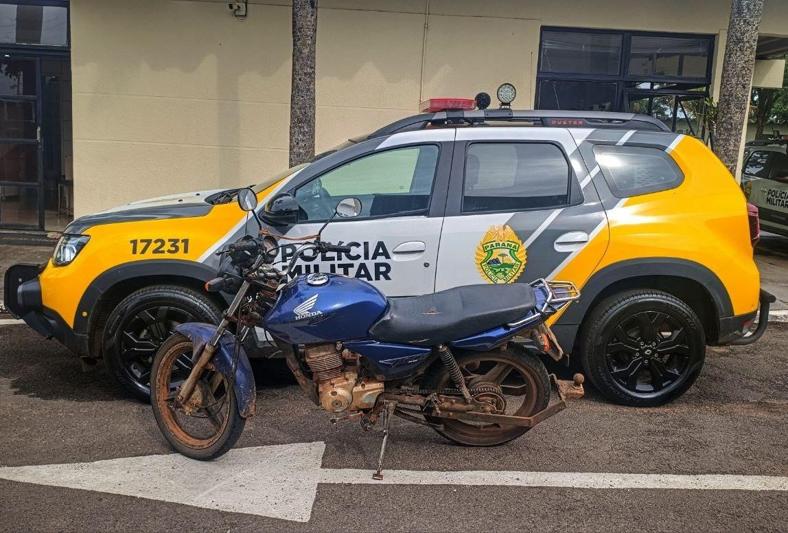 Motociclista sem CNH é flagrado pela PM fazendo malabarismos no Jardim Ouro Branco