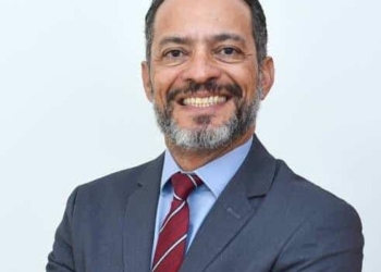 Uma conversa sobre o tempo, o papel e o que resiste