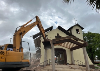 Igreja da Paróquia Nossa Senhora dos Navegantes é demolida para construção de novo templo