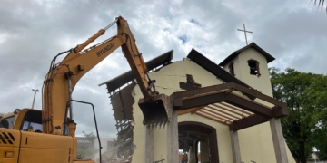 Igreja da Paróquia Nossa Senhora dos Navegantes é demolida para construção de novo templo
