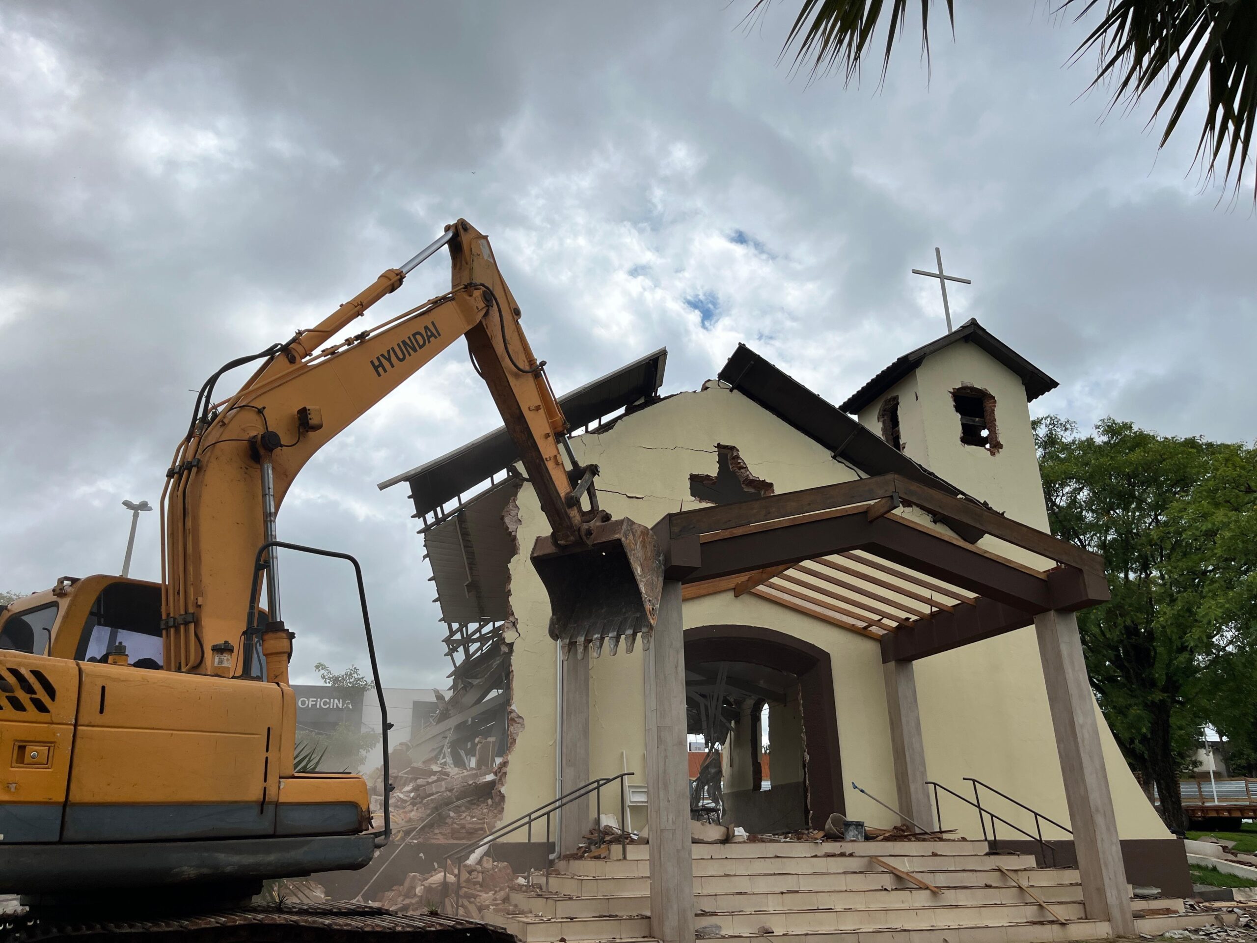 Igreja da Paróquia Nossa Senhora dos Navegantes é demolida para construção de novo templo