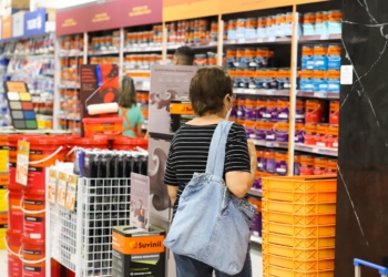 Comércio impulsiona geração de empregos formais