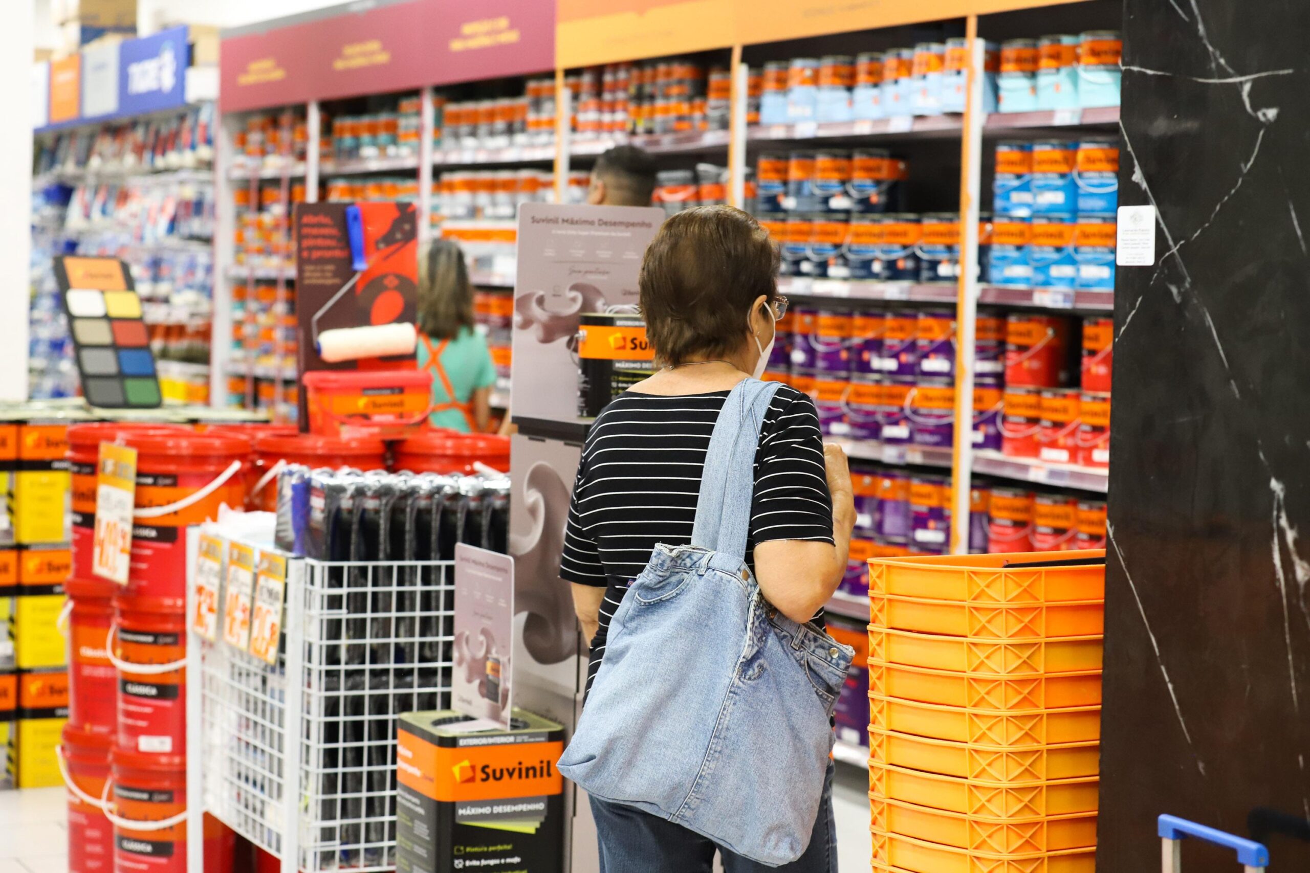 Comércio impulsiona geração de empregos formais