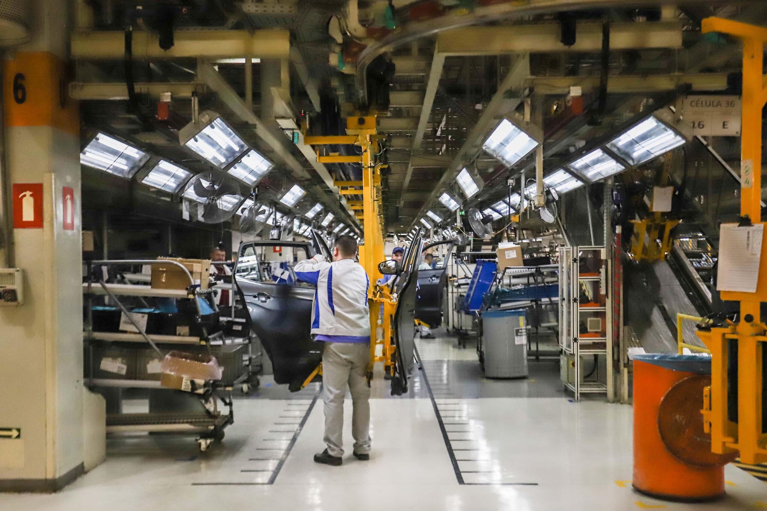 Produção industrial registra leve alta no 3º trimestre