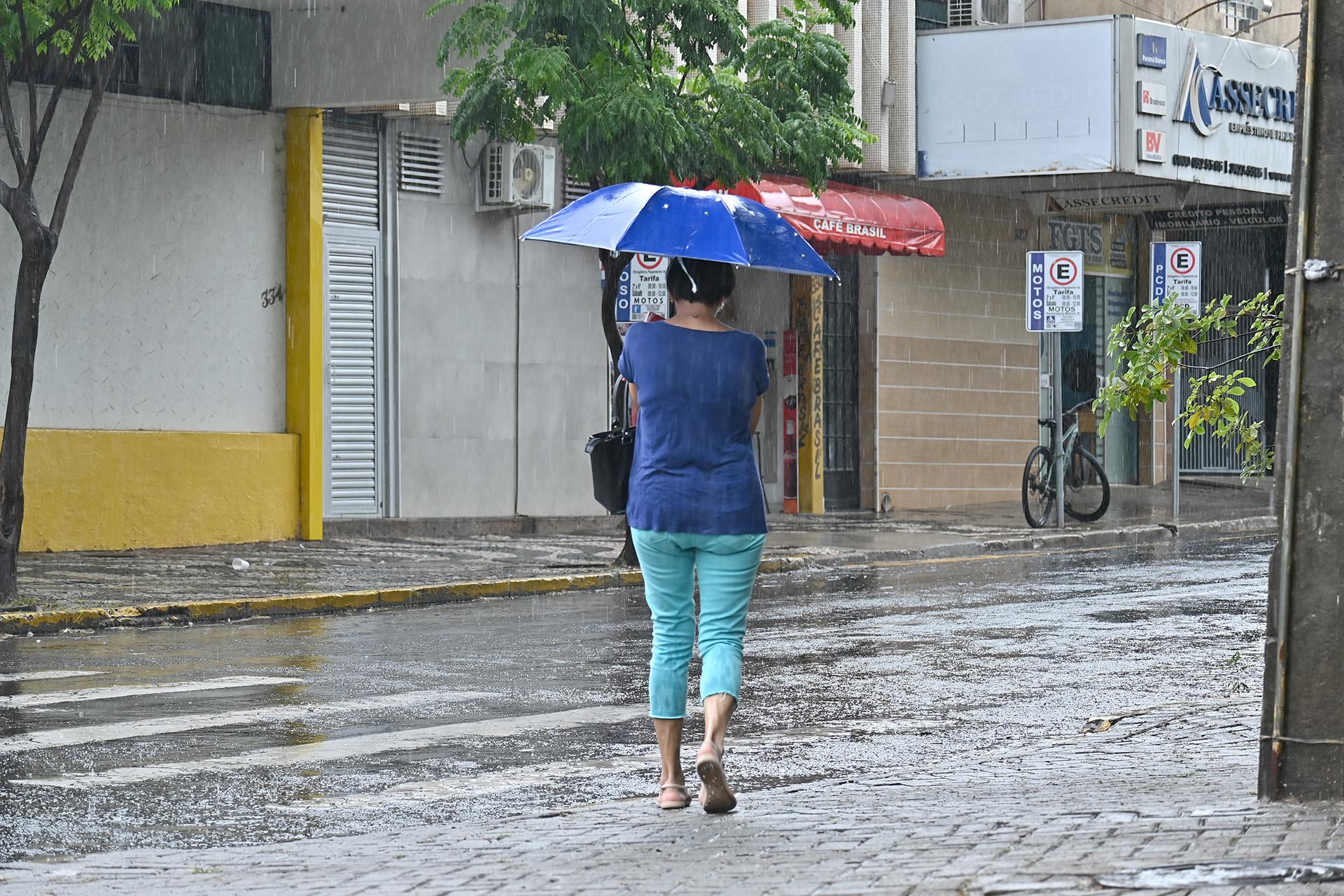 Simepar emite novo alerta de temporais no Estado; Paranavaí deve ter chuva e queda de temperatura até o fim de semana