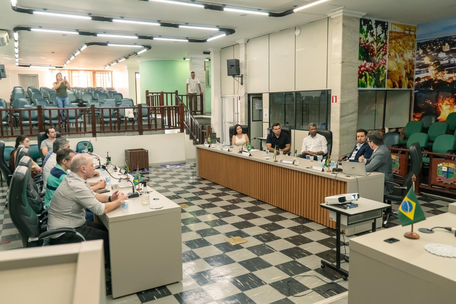 TCE-PR realiza visita técnica à Câmara para apresentar projeto de transparência e governança