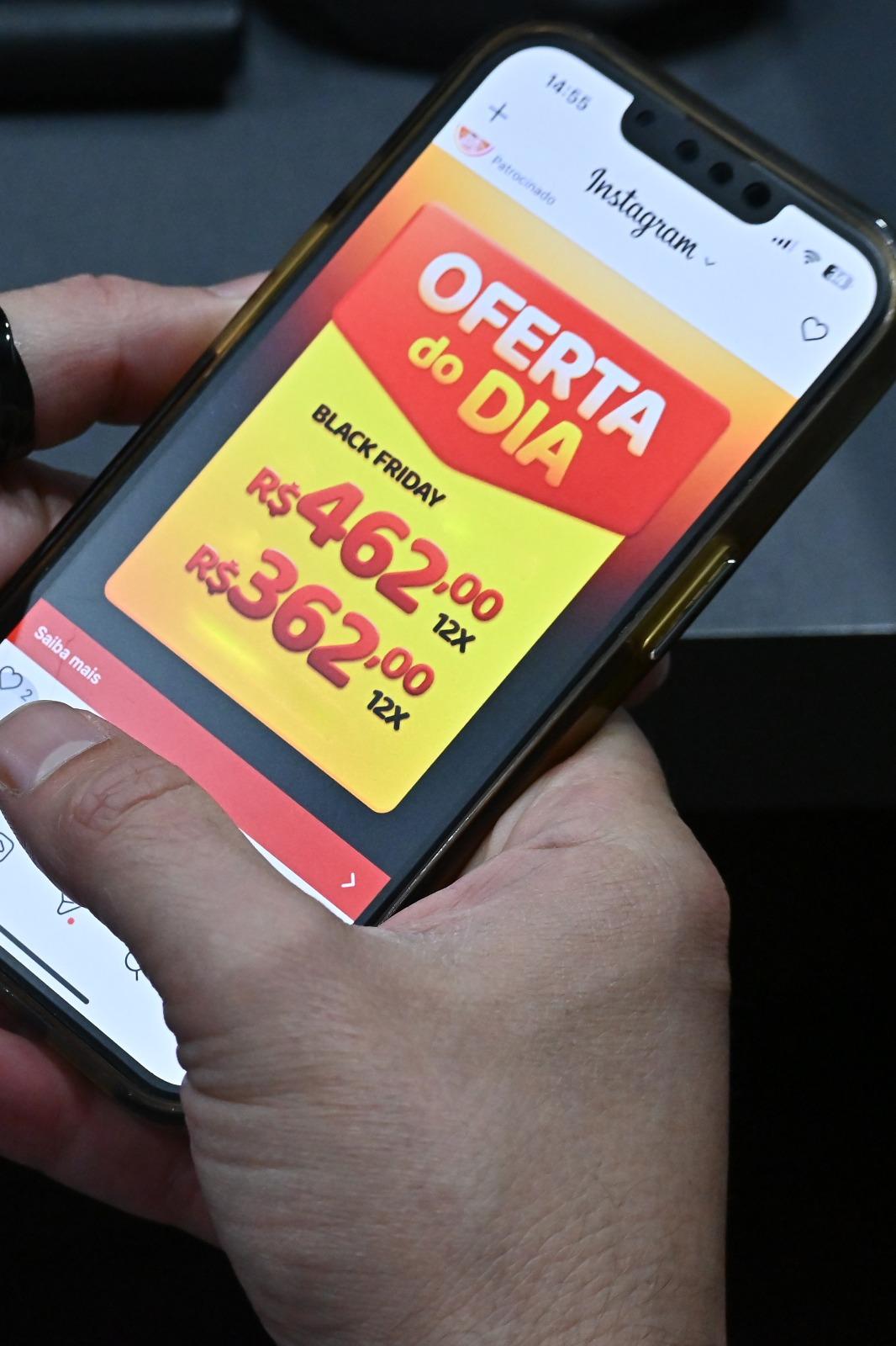 Preço pela metade do dobro? Procon de Paranavaí ensina a verificar autenticidade das promoções