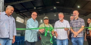 Prefeitura inaugura barracão e entrega novos equipamentos para a Acomarp