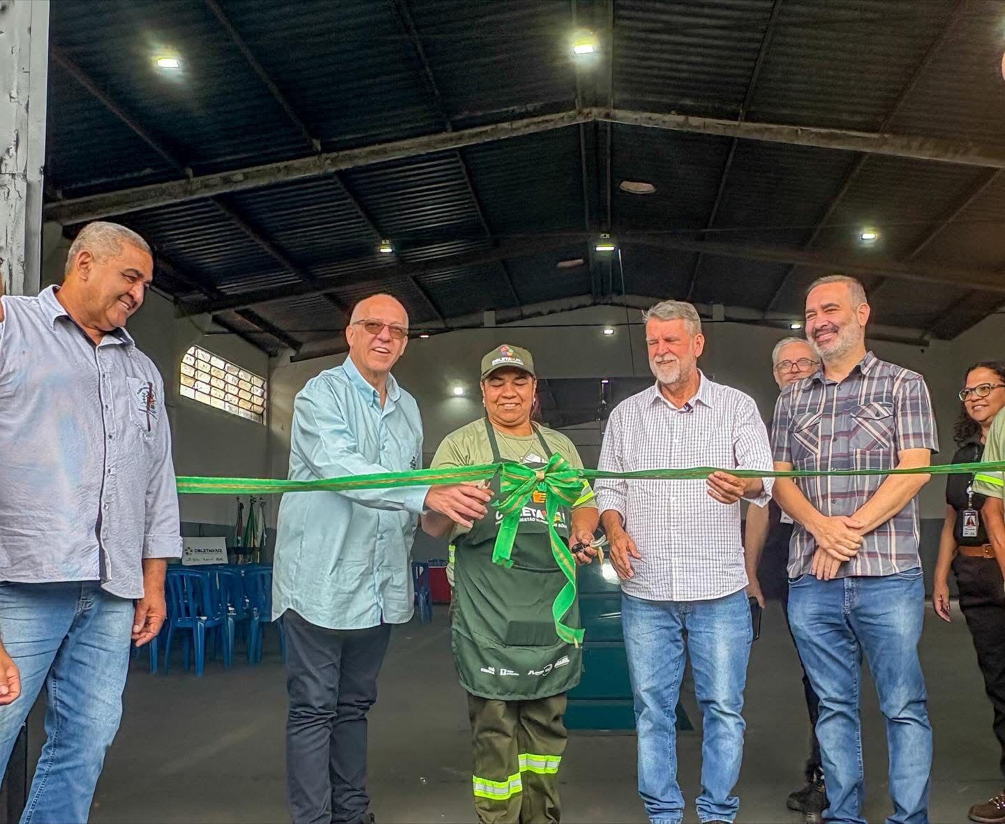 Prefeitura inaugura barracão e entrega novos equipamentos para a Acomarp
