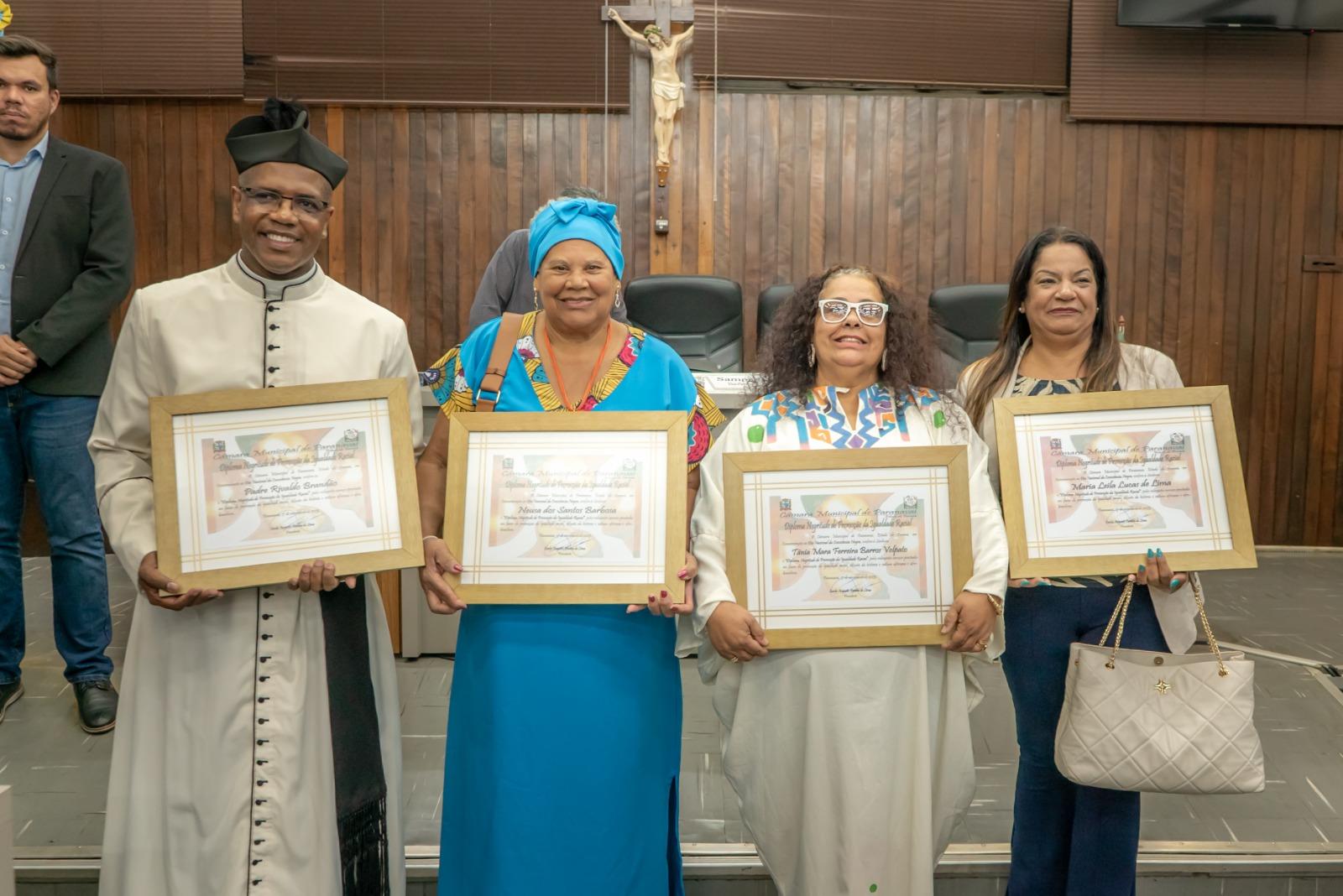 Diploma Negritude homenageia quatro personalidades de Paranavaí