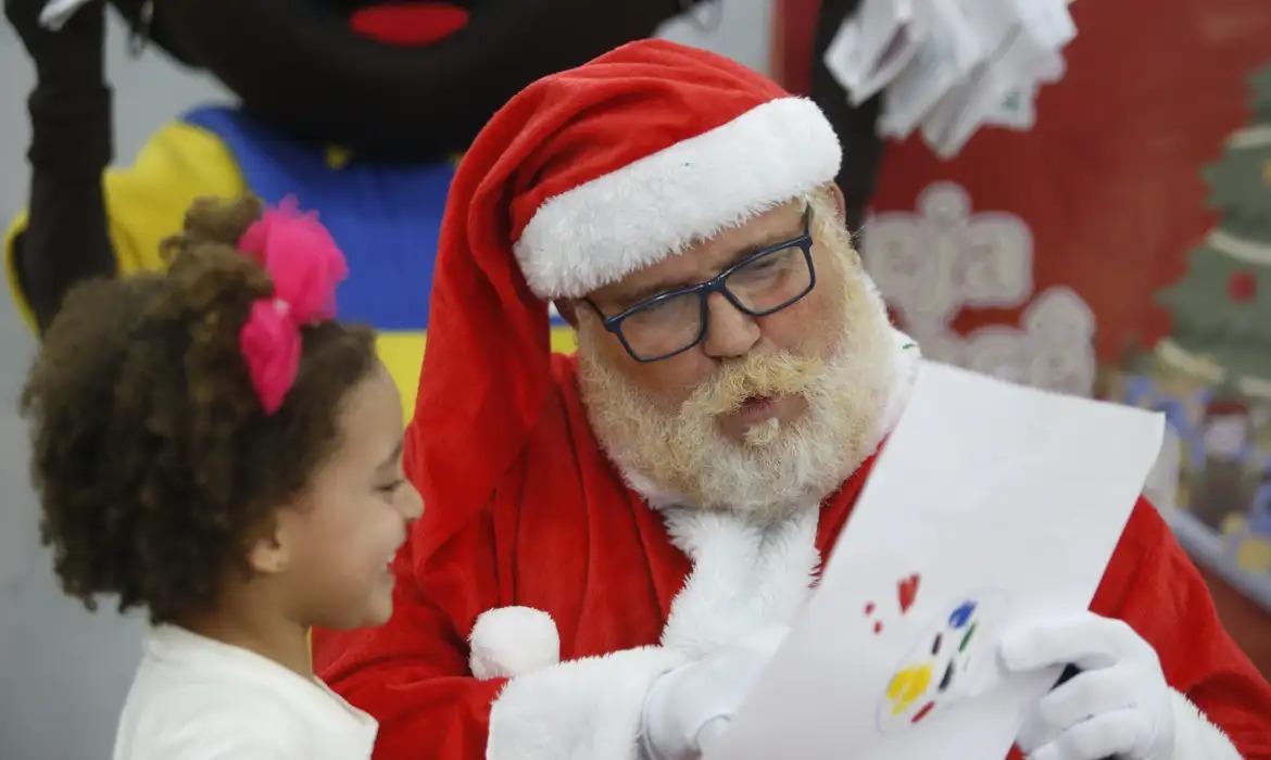 Crianças de Paranavaí esperam por padrinhos que possam presenteá-las neste Natal