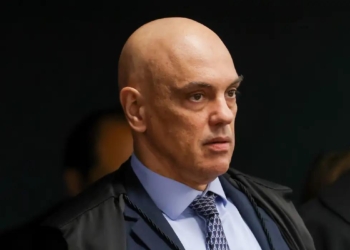 Em decisão, Moraes cita “eventual tentativa de fuga” de Bolsonaro