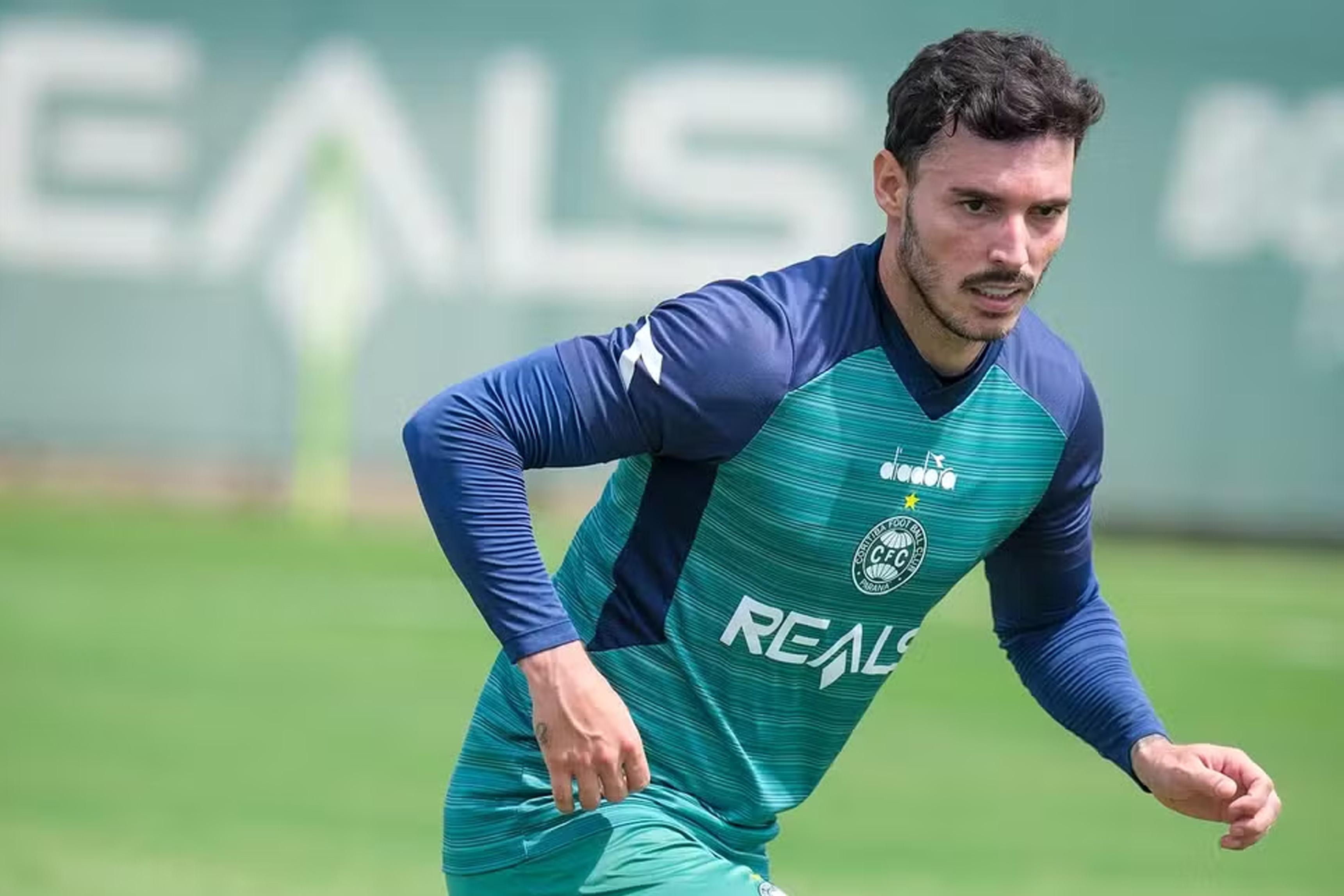 Zeca foi campeão com o Coritiba da Série B 
Foto: JP Pacheco/Coritiba