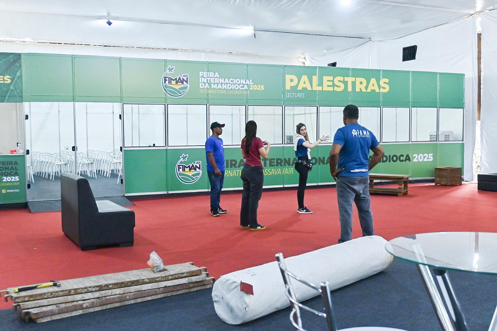 Expositores estão prontos para receber os visitantes