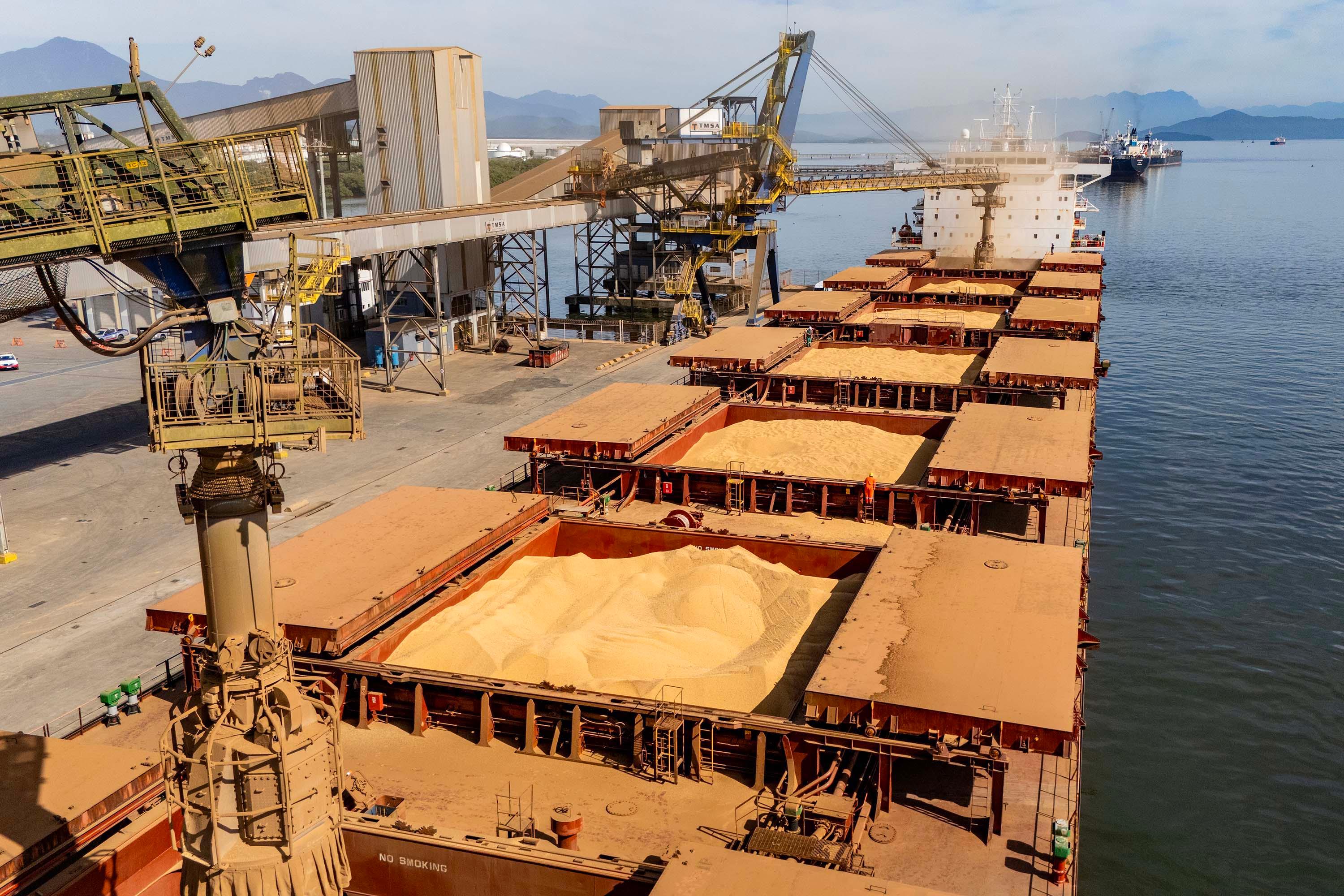 a-soja Soja é o principal item da pauta de exportações paranaenses
Foto: Claudio Neves/Portos do Paraná