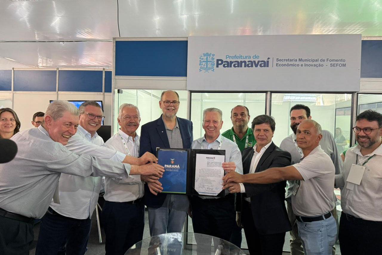 Lideranças apresentam documento que confirma o benefício
Foto: Gabriel Pires/Seia