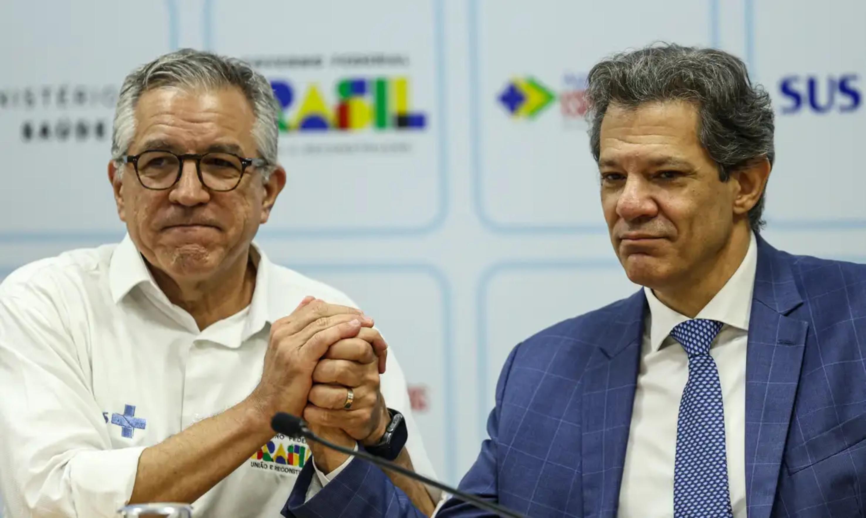 Os ministros da Saúde, Alexandre Padilha, e da Fazenda, Fernando Haddad, durante cerimônia de assinatura de acordo de cooperação técnica sobre jogos e apostas
Foto: Marcelo Camargo/Agência Brasil