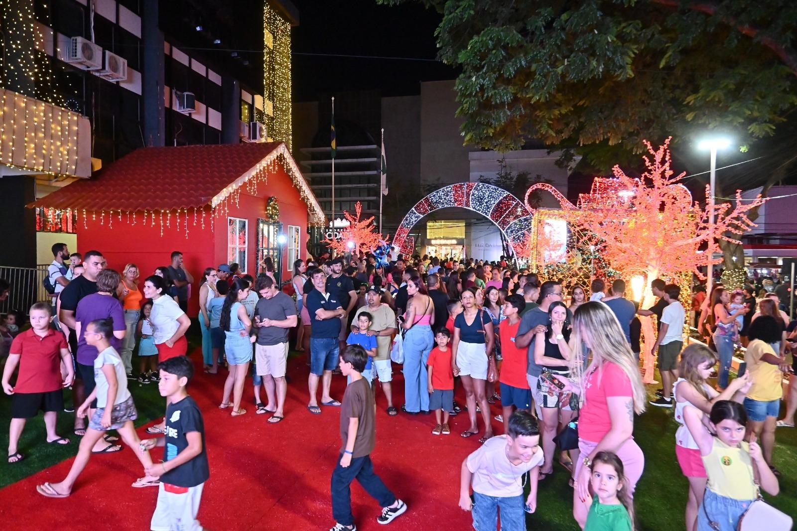 a-natal1 Papai Noel recebe a chave da cidade e dá início aos festejos natalinos
Foto: Ivan Fuquini