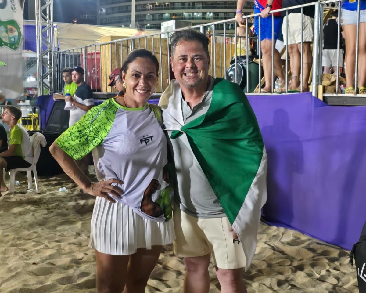 Joseane Prado Marques, sócia-proprietária da Arena PraMar, ao lado do delegado da Federação, Rubens Storto - Foto: Divulgação