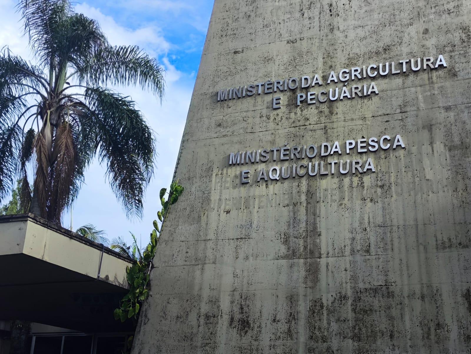 Mapa Entidades reforçam que o Mapa conta com servidores de carreira plenamente qualificados para assumir a Superintendência no Paraná
Foto: Divulgação