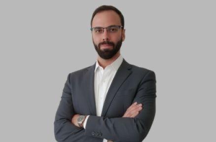 17b3403eabe03634ba143fc617c87a44 Luiz Alexandre Combat é procurador do Estado de Mato Grosso, pesquisador e autor do livro “Negacionista é o ateu! Como a genética prova que Deus está literalmente dentro de nós”