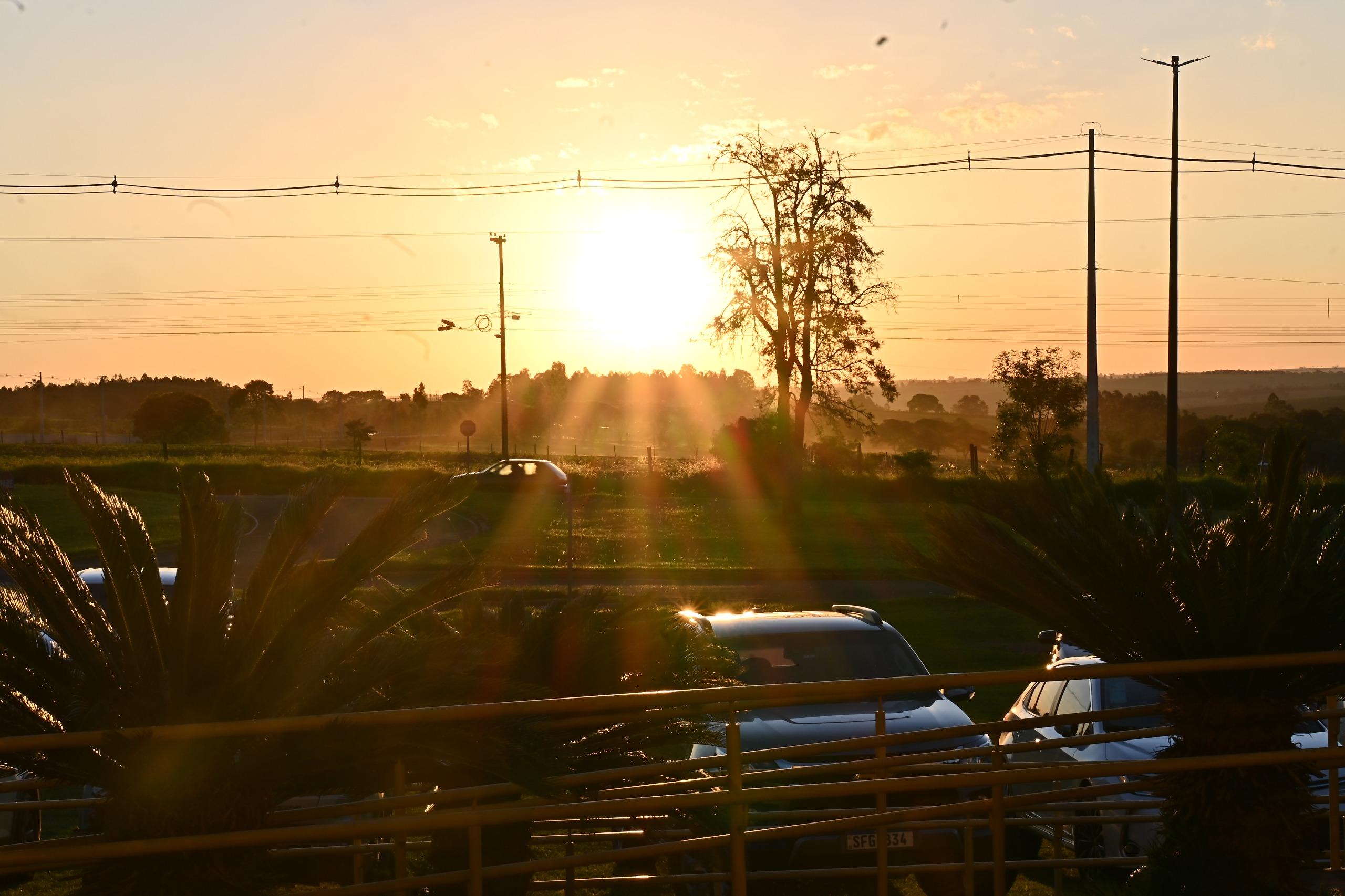 Dias serão ensolarados e com temperaturas elevadas, informa o Simepar