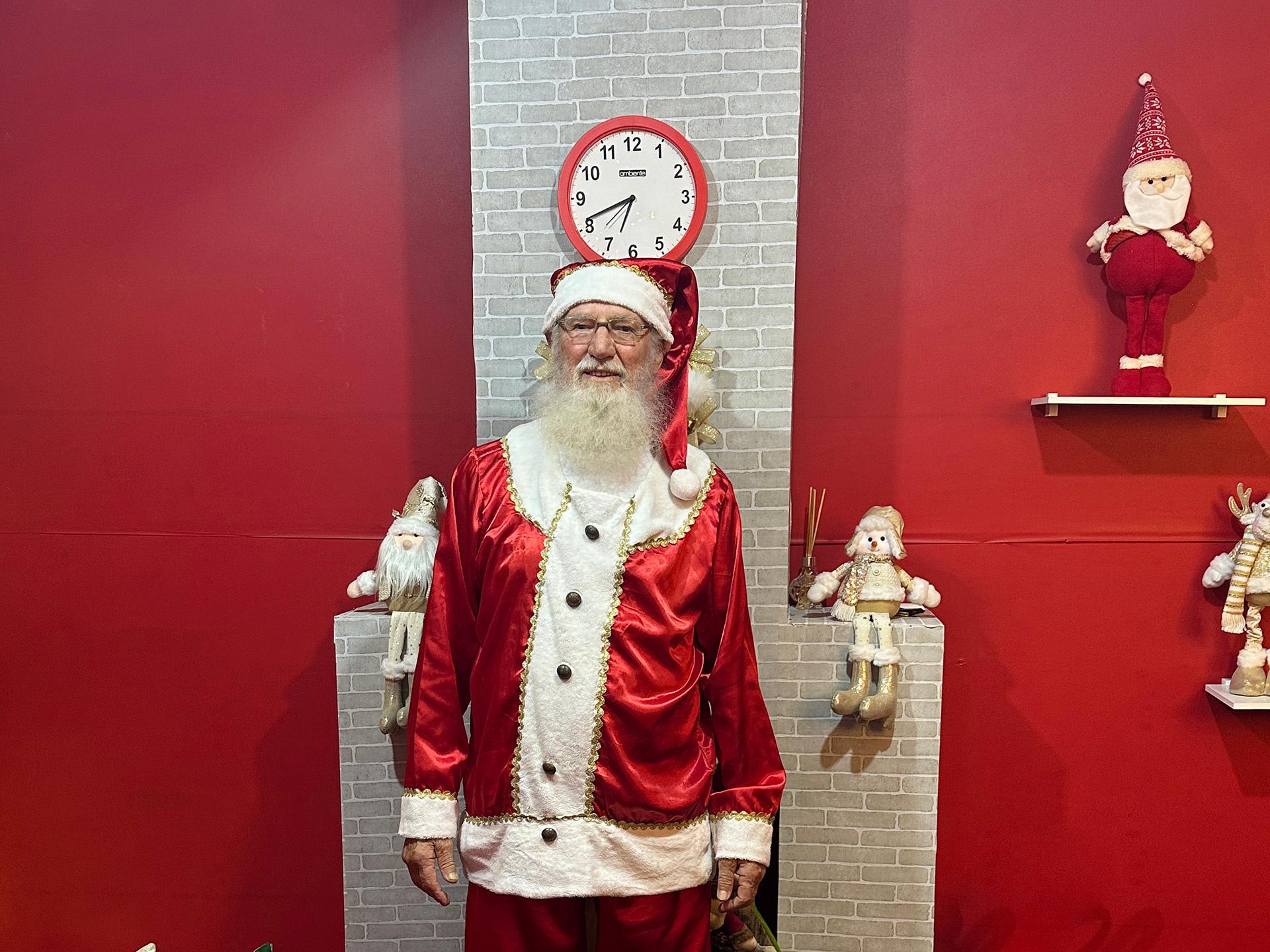 João Ravazzi se veste de Papai Noel e cultiva os sonhos das crianças há 52 anos
Foto: Gustavo Romano
