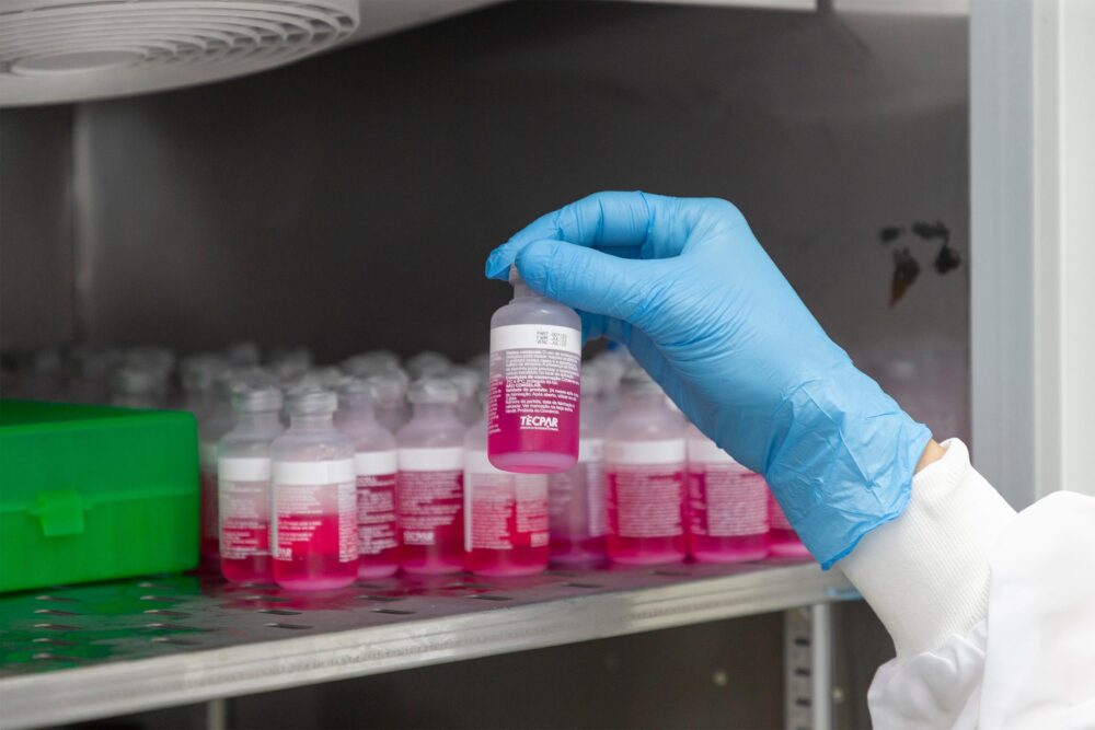 s-vacina Tecpar é um dos precursores no controle da raiva, por meio da fabricação de vacinas antirrábicas para uso animal e humano, desde 1944
Foto: Hedeson Alves/Tecpar