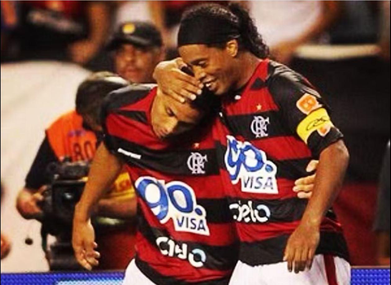 Novo Wanderley Júnior e Ronaldinho Gaúcho atuando pelo Flamengo - Foto: Reprodução/Instagram