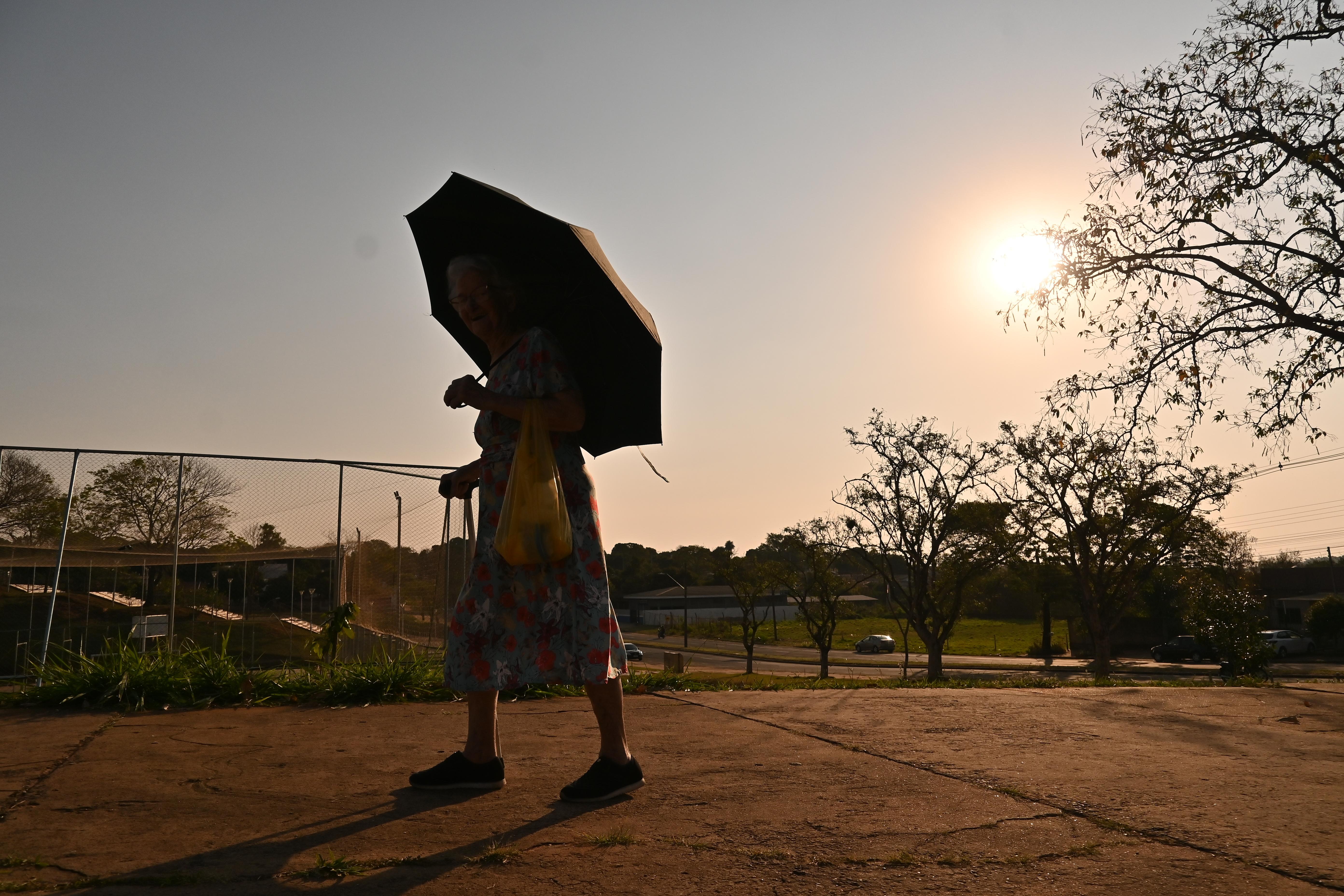 Máximas voltam a superar os 30°C em várias cidades da região
Foto: Ivan Fuquini/Arquivo DN