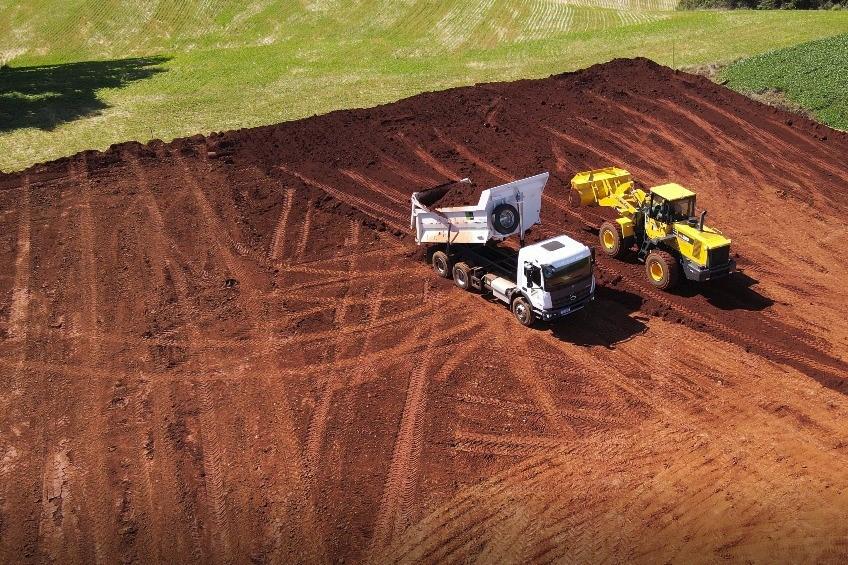 s-maquinas 1 Em todo o Estado, 397 municípios e mais oito consórcios intermunicipais estão sendo beneficiados
Foto: Seab