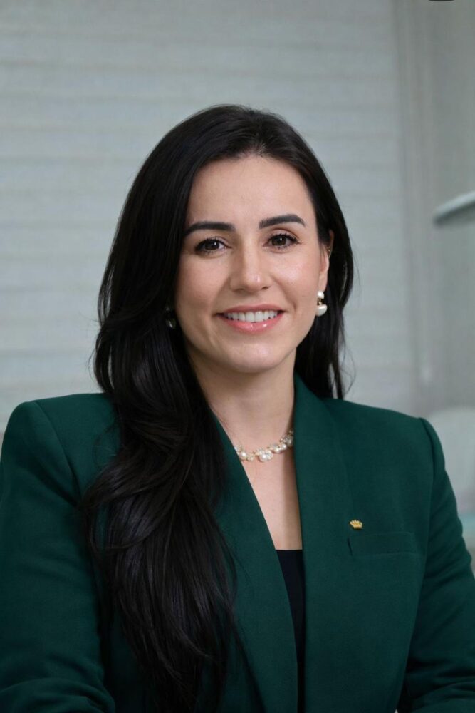 Médica Adrieli Deltrejo, pós-graduada em Dermatologia Clínica e Cirúrgica, atende em Paranavaí