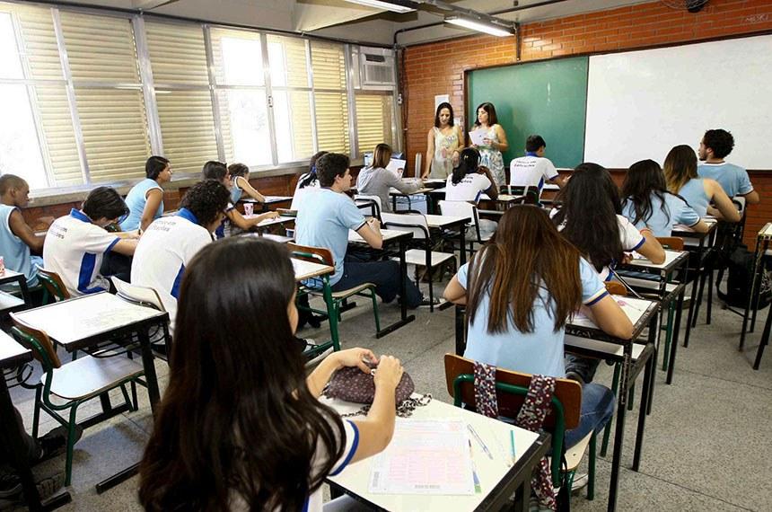 Política proposta pelo Senado prevê pagamento de bolsa a estudantes que optarem por cursos de licenciatura
Foto: Natasha Montier/GERJ
