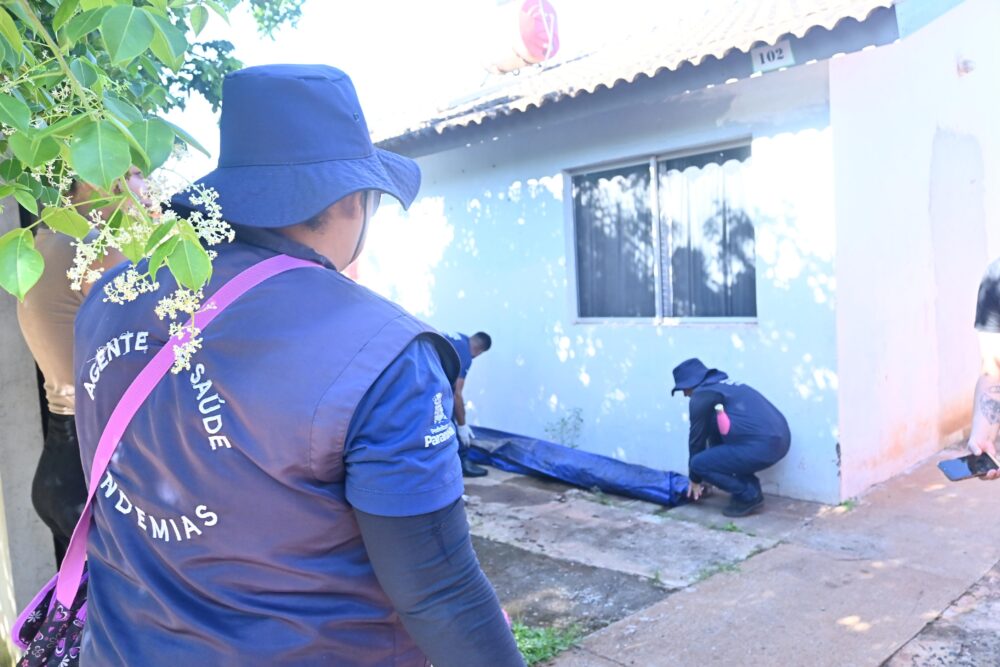 Combate deve ser constante. Na foto, mutirão realizado em Paranavaí na última quinta-feira
Foto: Gustavo Romano