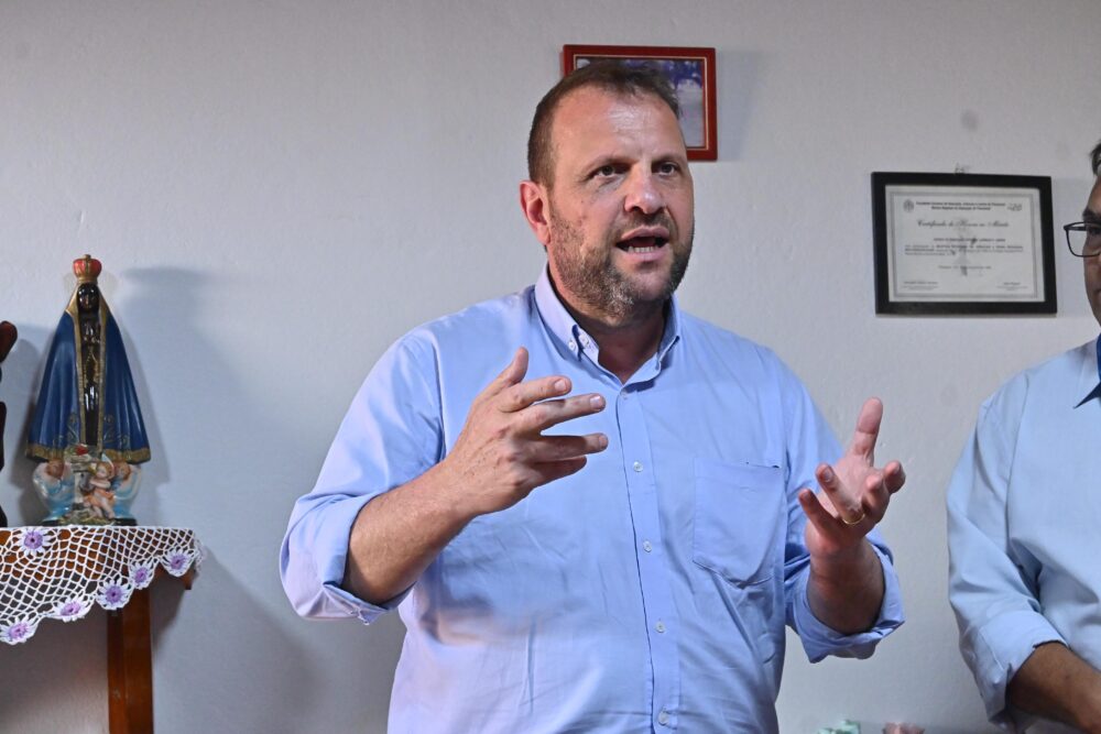 O secretário Rogério Carboni está na região