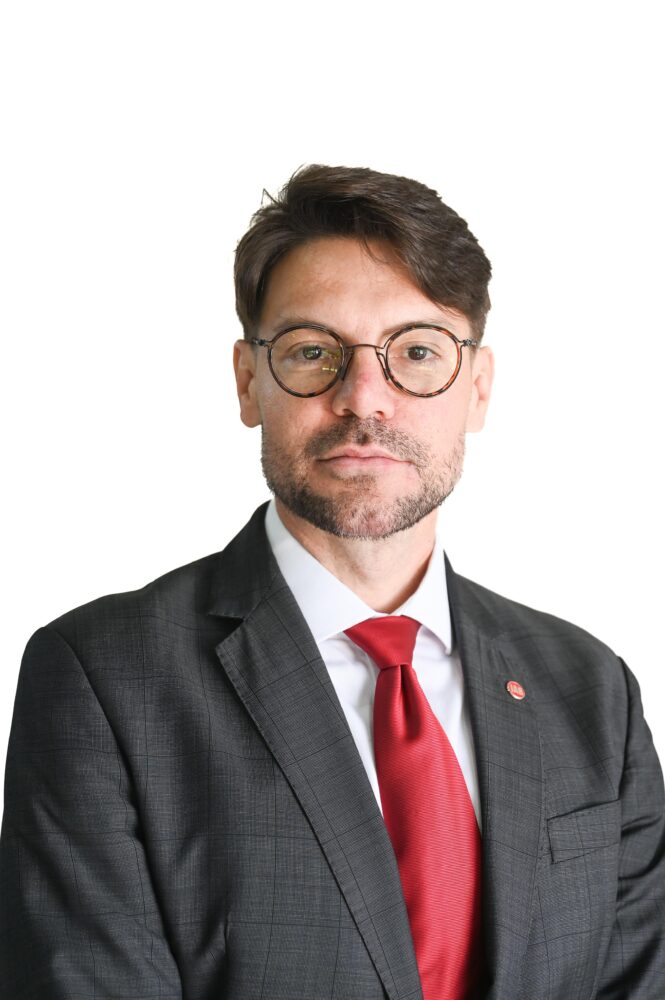 a-alarcon Anderson Alarcon é advogado em tribunais e professor/doutor em Ciências Políticas Eleitorais