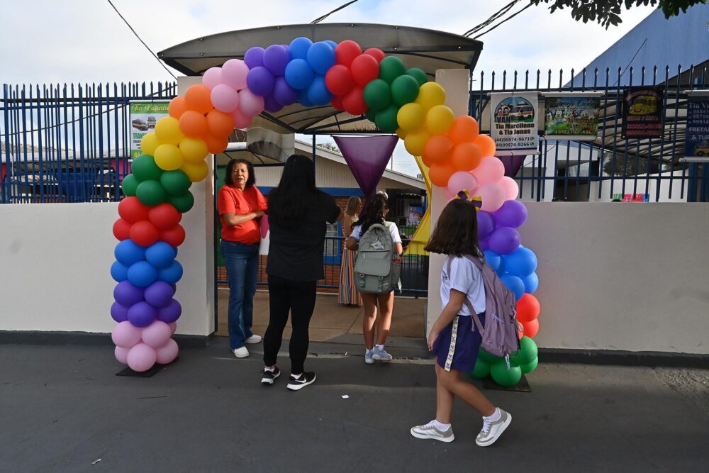 Decoração especial foi atrativo para receber os alunos nesta segunda-feira
Foto: Ivan Fuquini