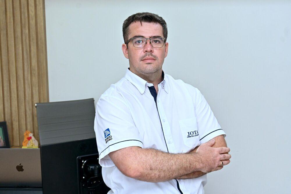 João Carlos Simon, administrador da Jota Corretora de Seguros - Foto: Ivan Fuquini