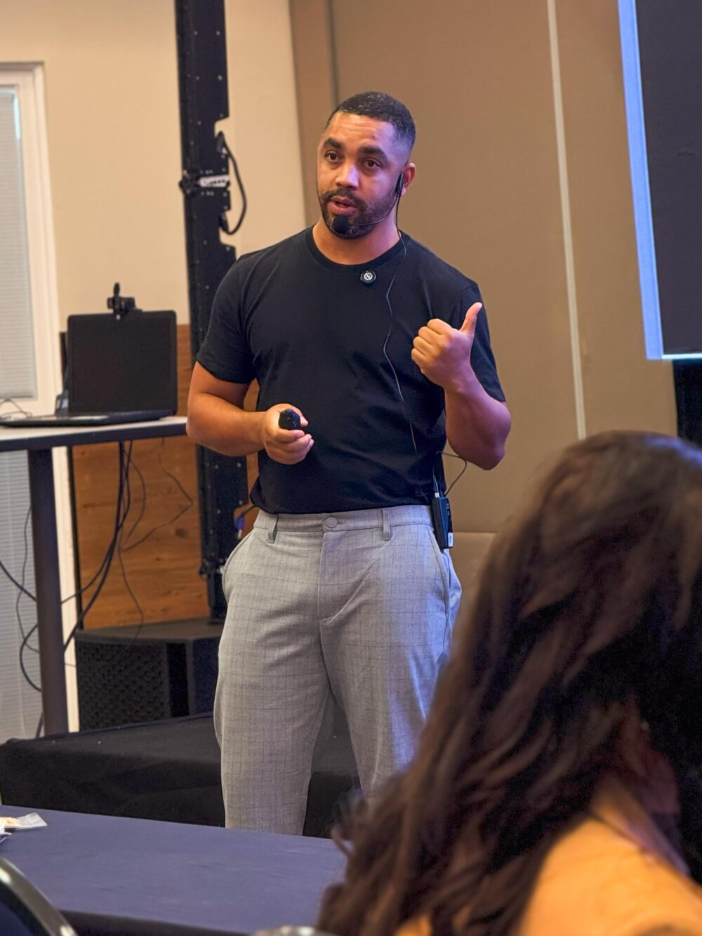 Ederson Dé Manoel é CEO do Grupo Atalhos. É executivo com sólida experiência em inteligência artificial, inovação, transformação digital, desenvolvimento de produtos digitais, tecnologias ‘no-code e vibe coding AI'