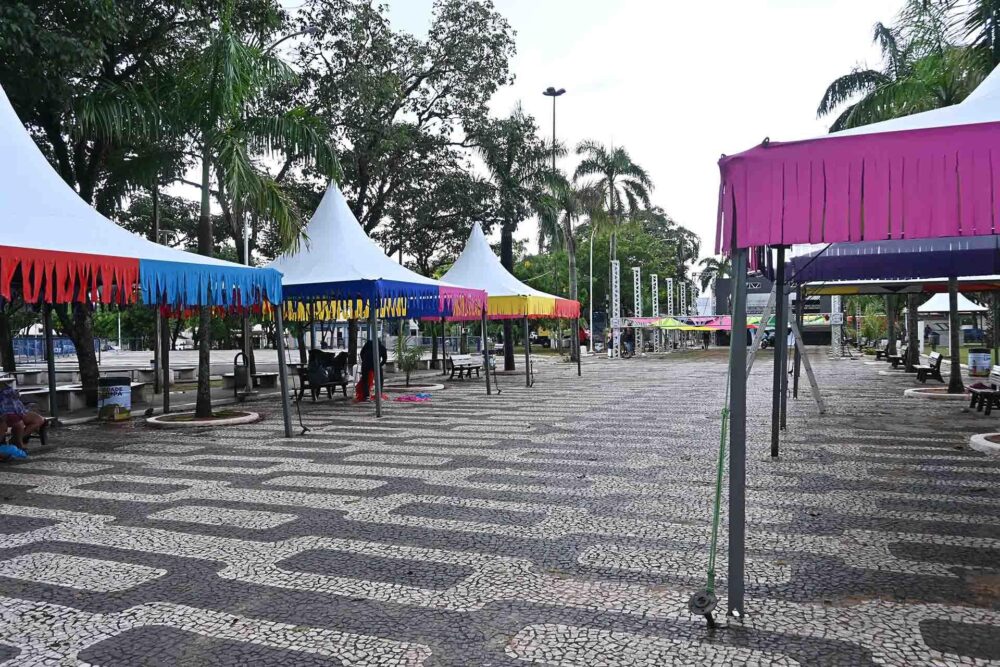 Estrutura montada em Paranavaí para a maior festa popular do País
Foto: Ivan Fuquini