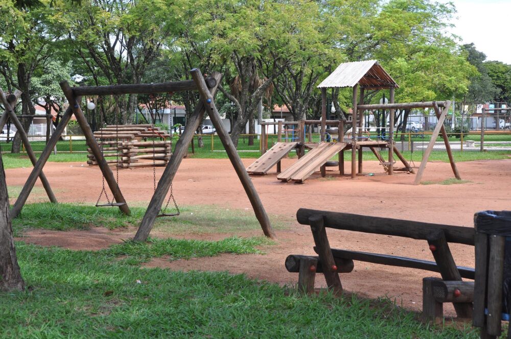 Objetivo é implantar espaços sensoriais em praças públicas
Foto: Arquivo DN/Ivan Fuquini