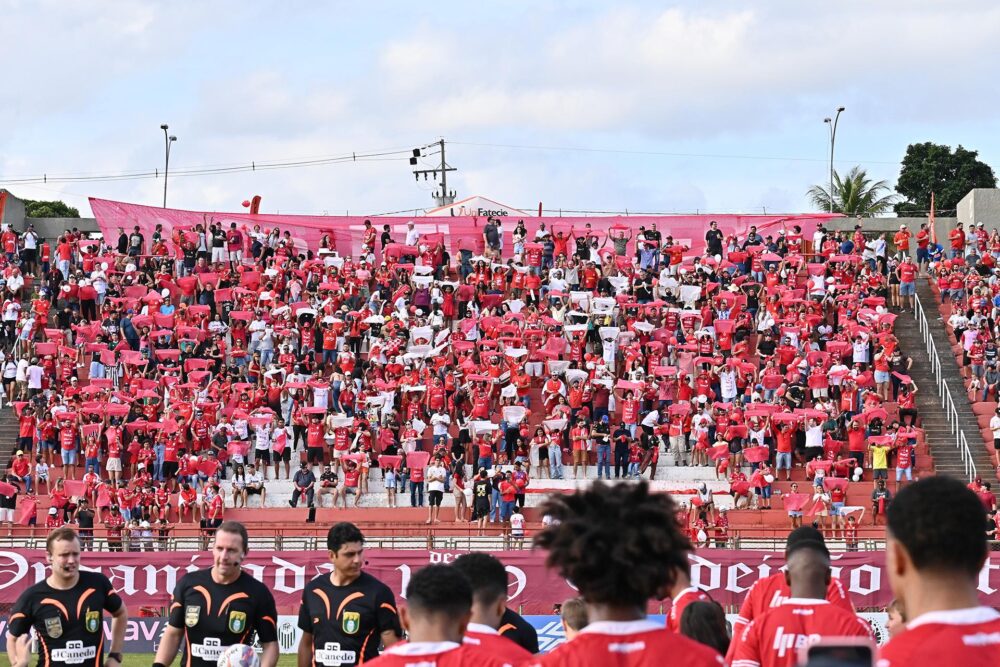 expectativa Torcida está otimista pelo acesso do ACP
(Foto: Ivan Fuquini/Arquivo Dn)
