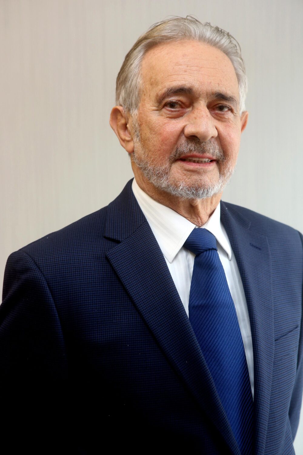 a-samuel *Samuel Hanan é engenheiro com especialização nas áreas de macroeconomia, administração de empresas e finanças, empresário, e foi vice-governador do Amazonas (1999-2002). Autor dos livros “Brasil, um país à deriva”, “Caminhos para um país sem rumo” e “Amazônia Brasileira, preservar para viver, responsabilidade mundial”. Site: https://samuelhanan.com.br