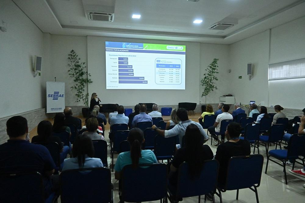 Servidores públicos, conselheiros municipais, empresários e lideranças acompanharam a apresentação da pesquisa do Sebrae -Foto: Gustavo Romano