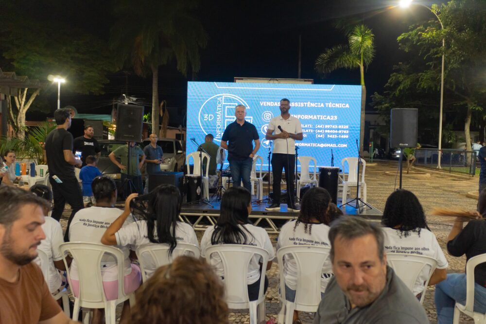 Ato aconteceu na Praça dos Pioneiros