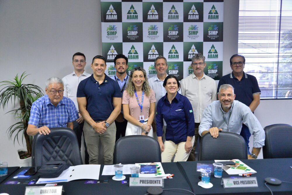 Palestrantes e diretores do Simp e da Abam no Road Show Conexões Globais 2026, em Paranavaí - Foto: Alex Martins