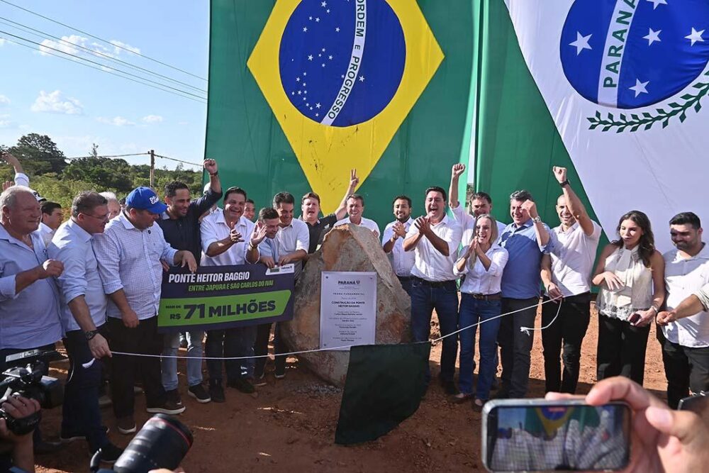 Autoridades celebram a conquista da grande obra
Foto: Ivan Fuquini