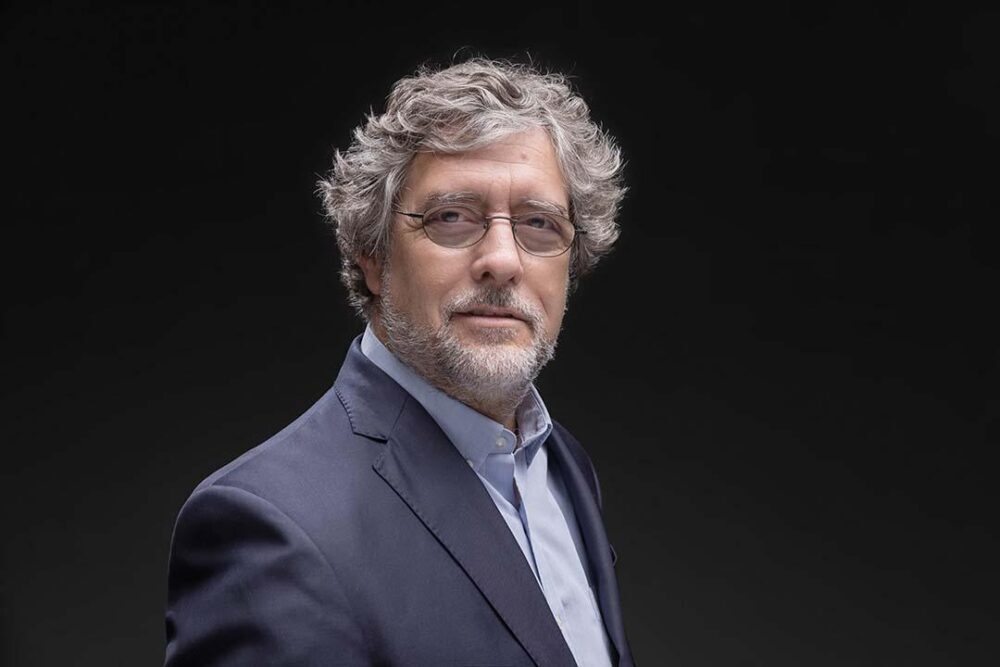 Christian Lohbauer é mestre e doutor em Ciências Políticas pela USP, ex-bolsista da Fundação Konrad Adenauer. Professor desde 1998, tem longa trajetória em cargos executivos no setor empresarial e associativo, foi candidato à vice-presidência pelo partido Novo e integra conselhos relevantes no agronegócio e relações internacionais.
Instagram: @professorchristianlohbauer